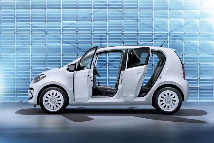 Miejskie auto Volkswagena o niewielkich wymiarach zyskało dodatkową parę drzwi.