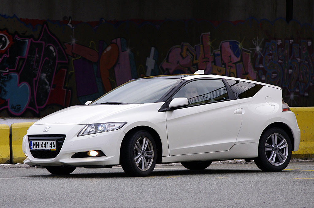 Honda CR-Z bok fot. Maciej Medyj