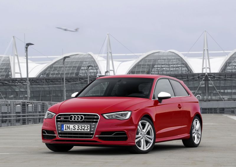 Audi S3: moc 300KM i przyspieszenie 0-100 km/h w 4,8 sekundy.